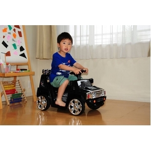 電動乗用R／C（ラジコン） NEW MINI SUV TYPE-A（ハマースタイル） ブラック は子どもが乗って楽しめます。